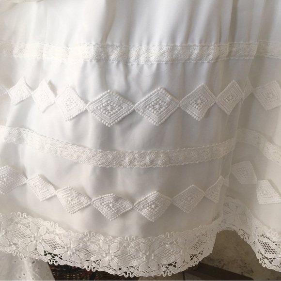 New White dress size M - Picture 3 of 4
